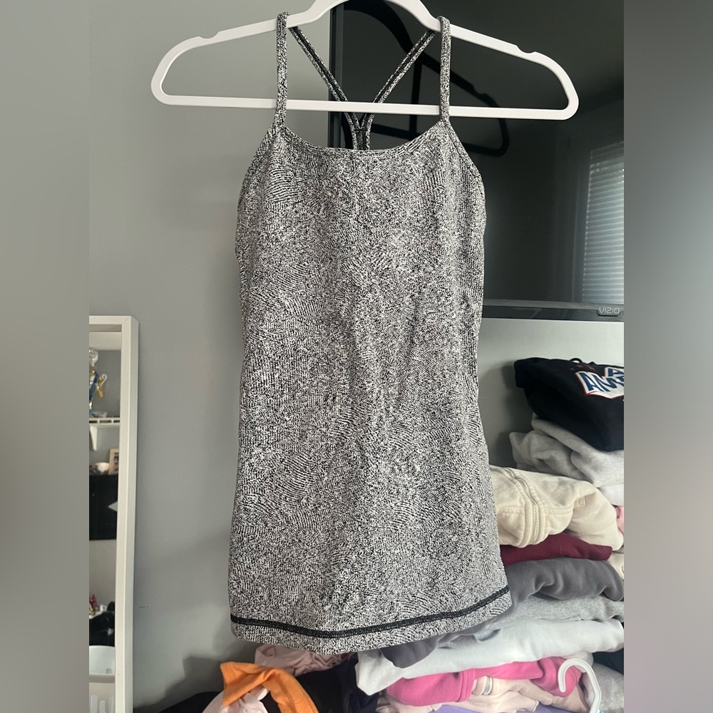 Lululemon flow Y tank with built in bra